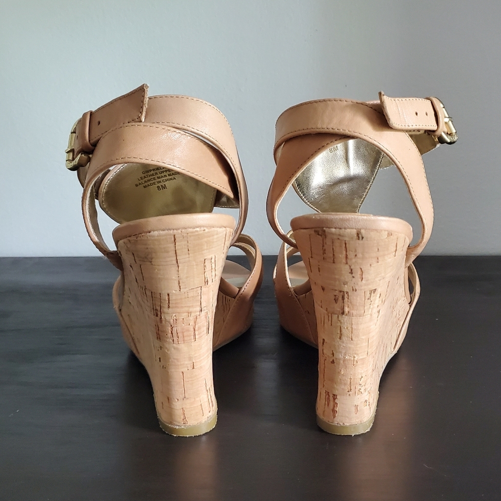Guess tan wedge sandals size 8M - Picture 2 of 10